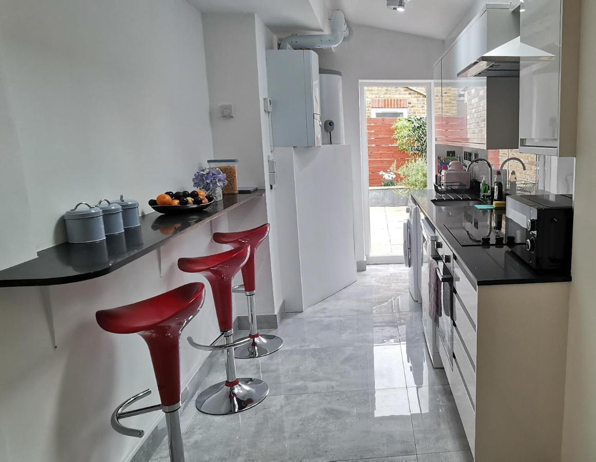 Luxury London Garden Home Sleep 7, 2 Mins To Metro Экстерьер фото